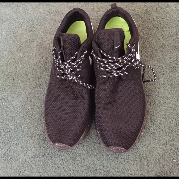 Nike Roche - Picture 2 of 3