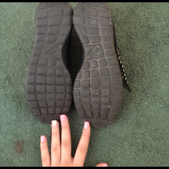 Nike Roche - Picture 3 of 3