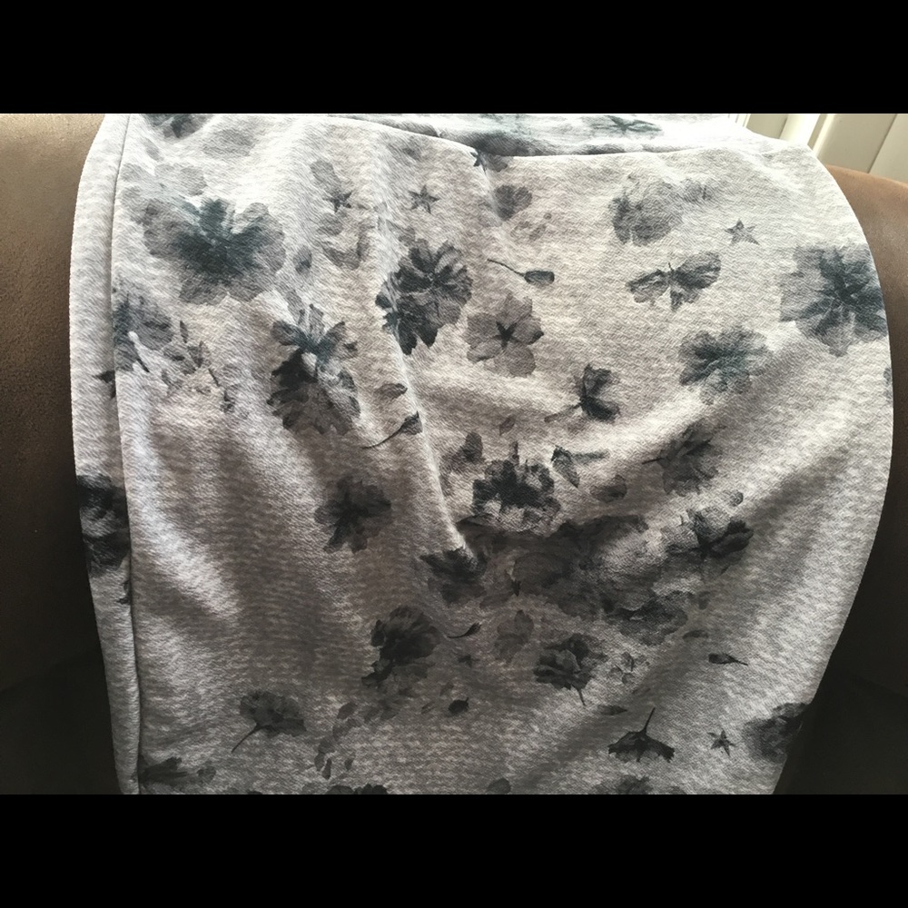 Cassie lularoe skirt large