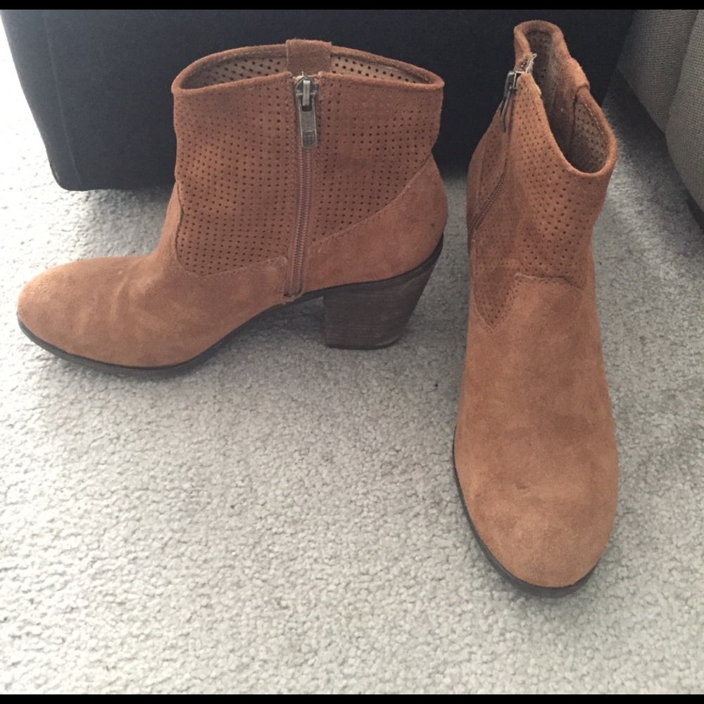 Vince Camuto Holden heeled booties size 10