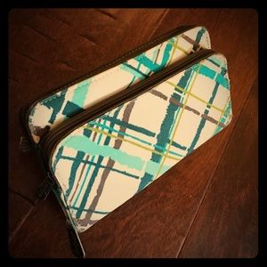 🎉 FLASH SALE 🎉 Thirty-One wallet 🎉