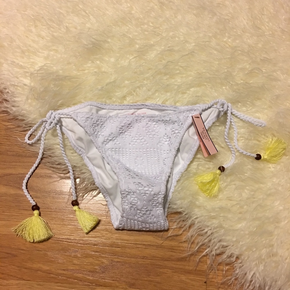 Victoria Secret NEW Lace bikini bottoms!