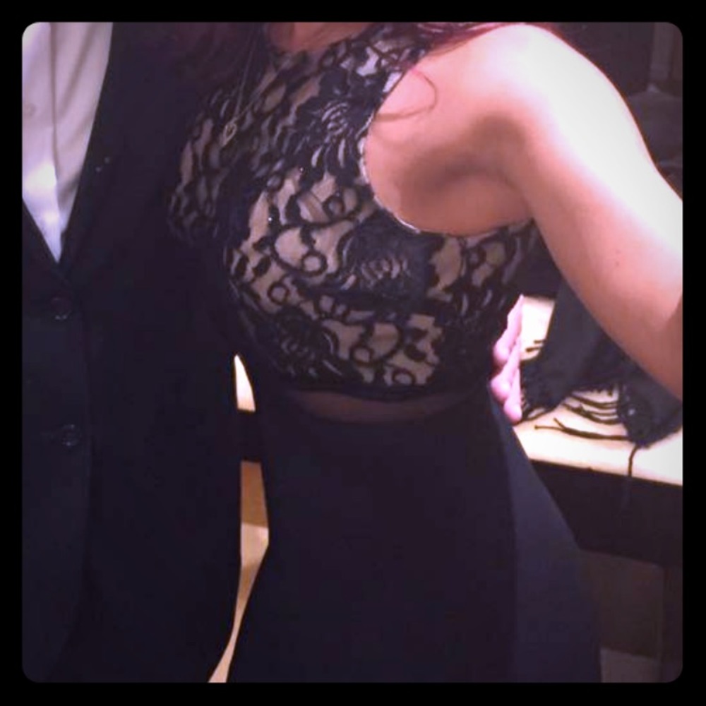 Beautiful! NIGHTWAY SZ 4 long slit gown Black/nude