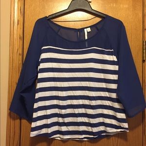 Ladies 3/4 sleeve shirt.