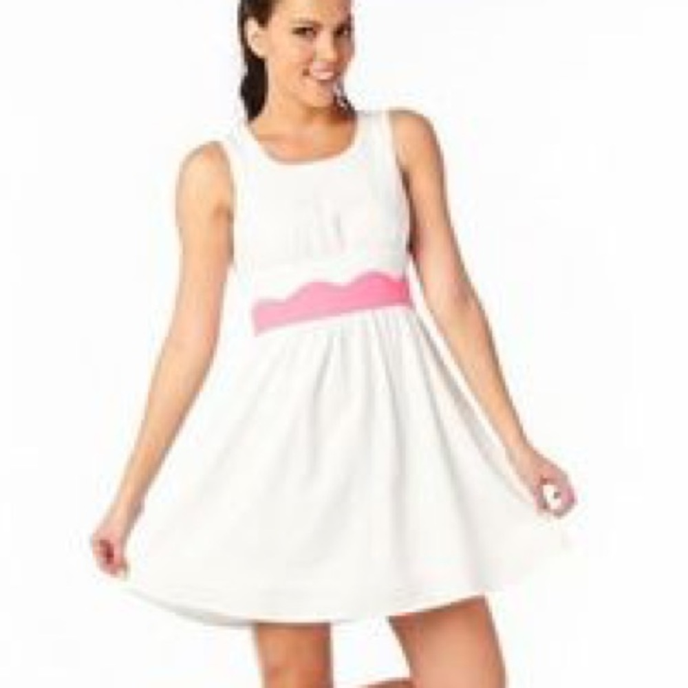 💖 White Dress with Pink Scalloped Waist