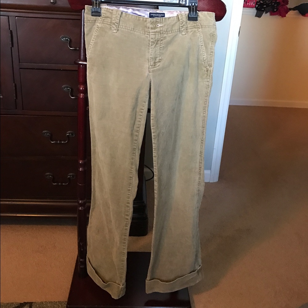 American Eagle corduroy pants. Very cute! 💕
