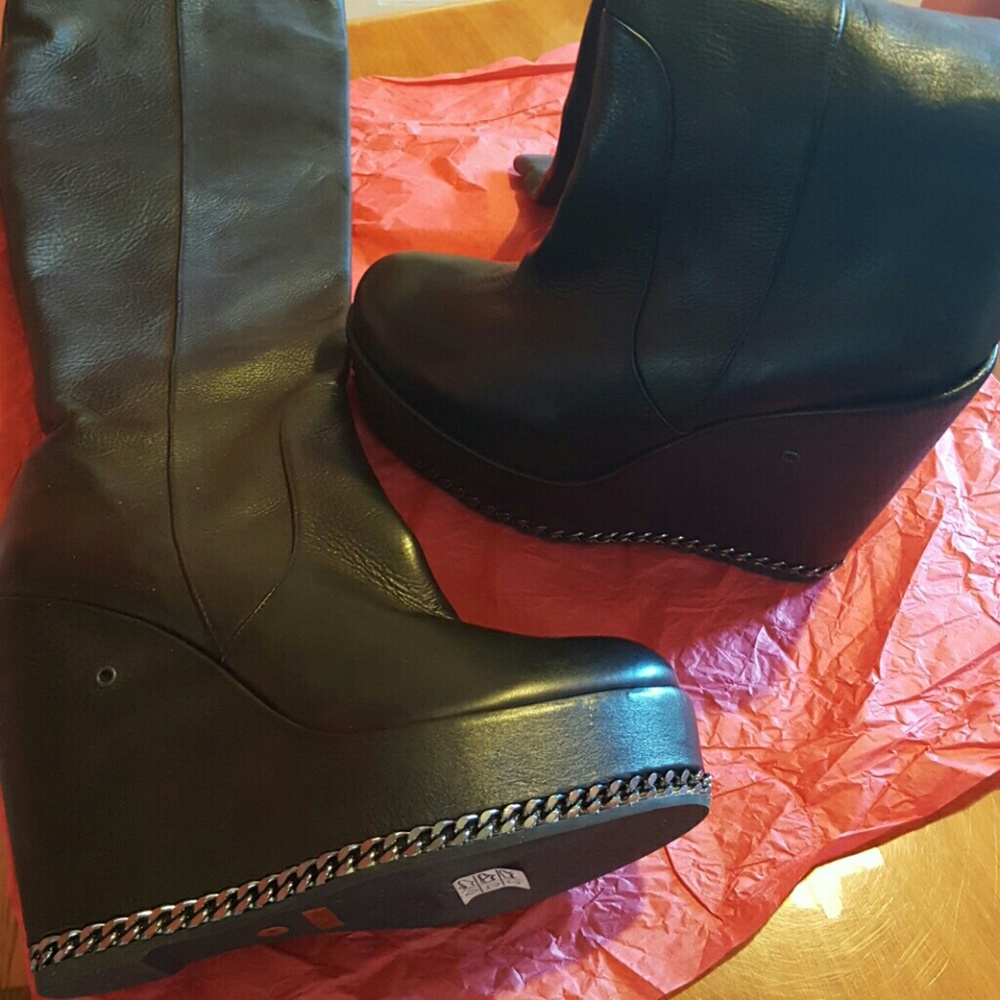 Chuckies leather boots Sz 40