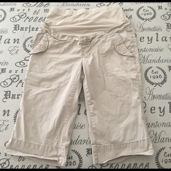 Old Navy Shorts - Maternity Bermuda khaki shorts size medium Old Navy Shorts - Maternity Bermuda khaki shorts size medium