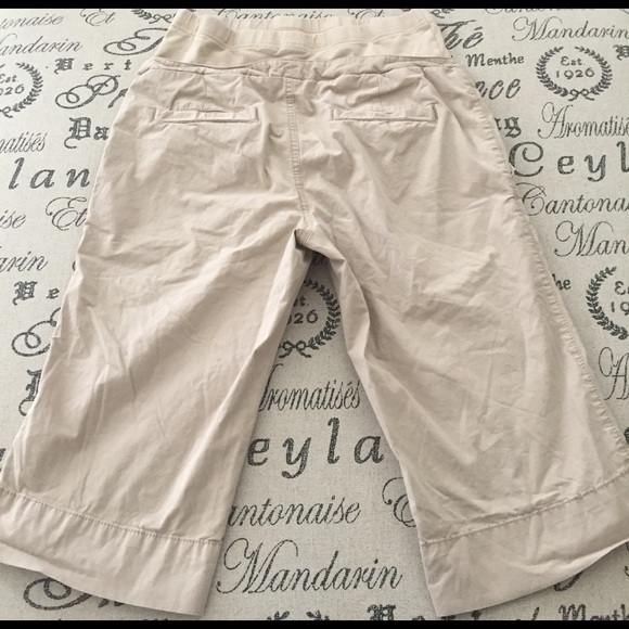 Old Navy Shorts - Maternity Bermuda khaki shorts size medium Old Navy Shorts - Maternity Bermuda khaki shorts size medium