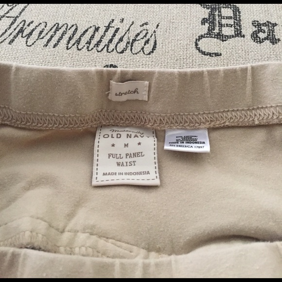 Old Navy Shorts - Maternity Bermuda khaki shorts size medium Old Navy Shorts - Maternity Bermuda khaki shorts size medium