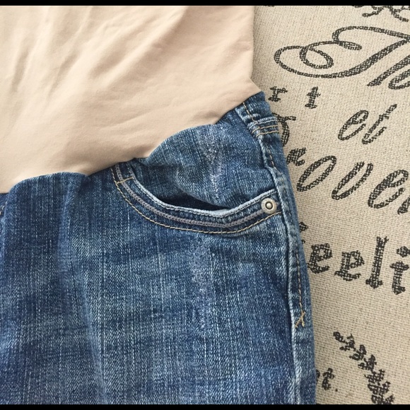 Motherhood Maternity Shorts - Cropped maternity bermudas size medium Motherhood Maternity Shorts - Cropped maternity bermudas size medium