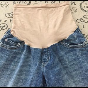 Motherhood Maternity Shorts - Cropped maternity bermudas size medium Motherhood Maternity Shorts - Cropped maternity bermudas size medium