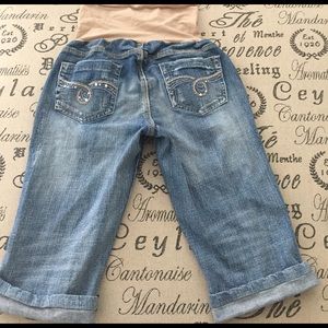 Motherhood Maternity Shorts - Cropped maternity bermudas size medium Motherhood Maternity Shorts - Cropped maternity bermudas size medium