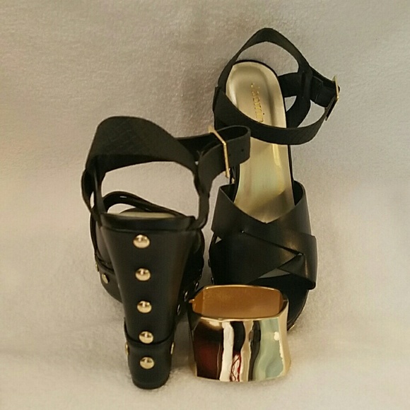 Detailed Jasmine black wedges with embellishments - Picture 2 of 3