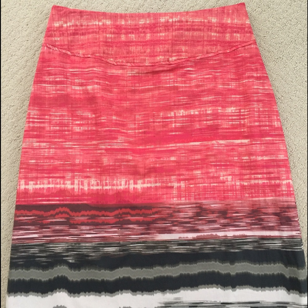 🎉SALE🎉NWT beautiful Elie Tahari pencil skirt