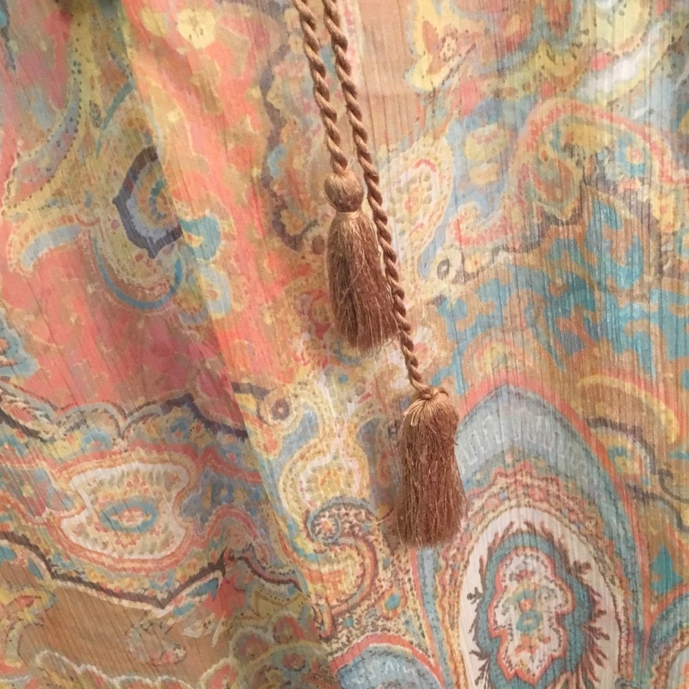 Beautiful Print Blouse - Picture 4 of 4