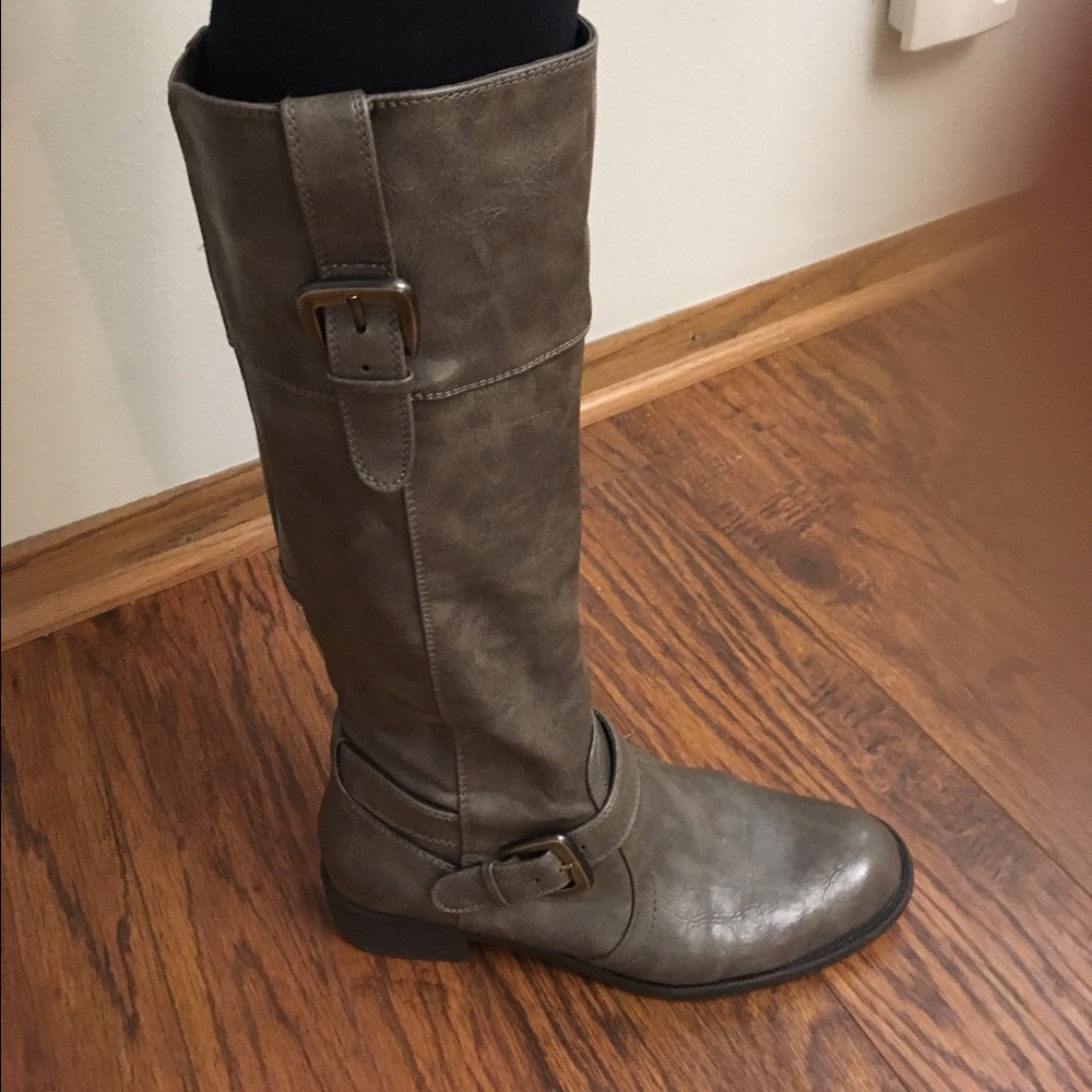 Women's taupe tall boots, size 8.