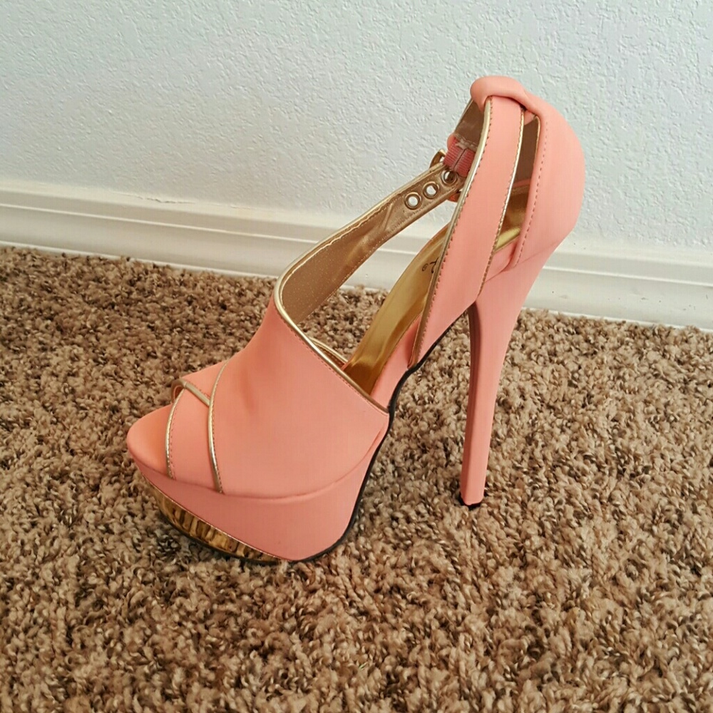 Heels - Picture 3 of 3