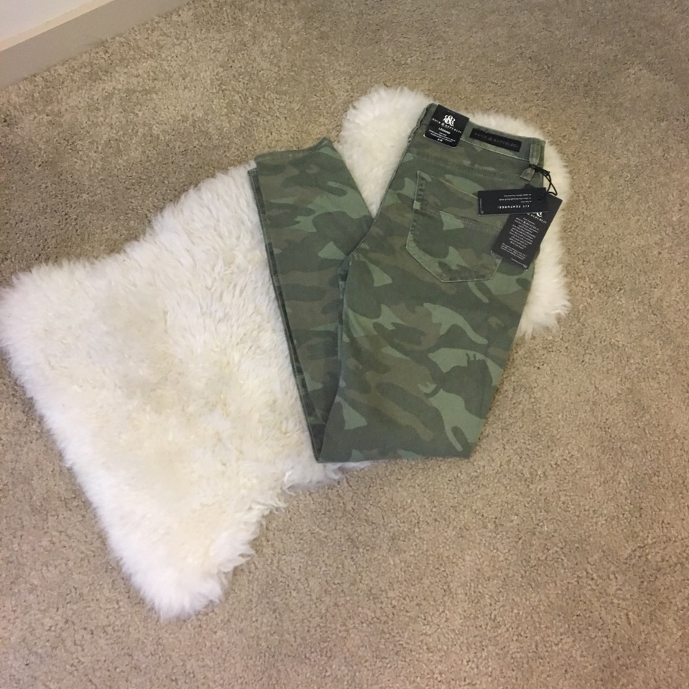 Camo skinny pants