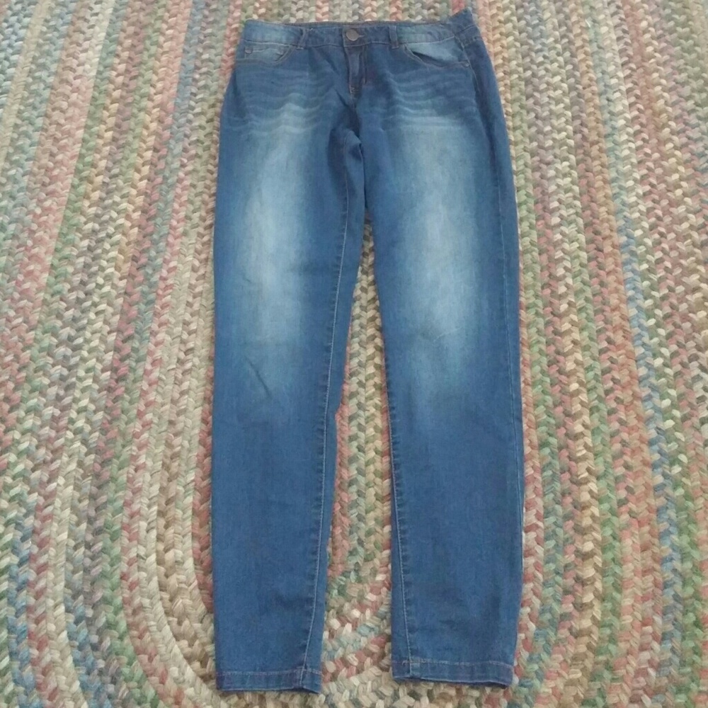 Celebrity Pink skinny jeans in size 9