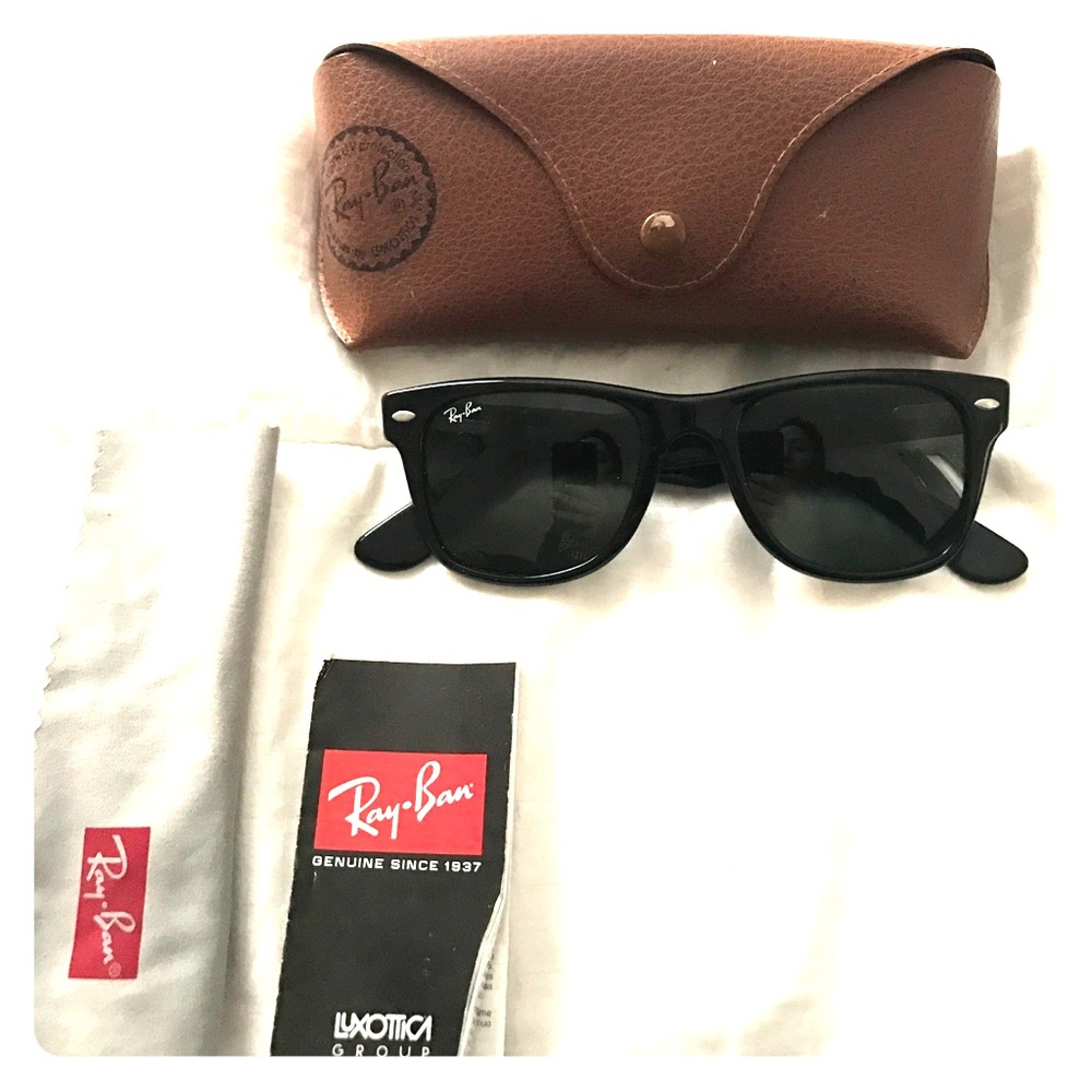 Ray-Ban Wayfarer Black Sunglasses.