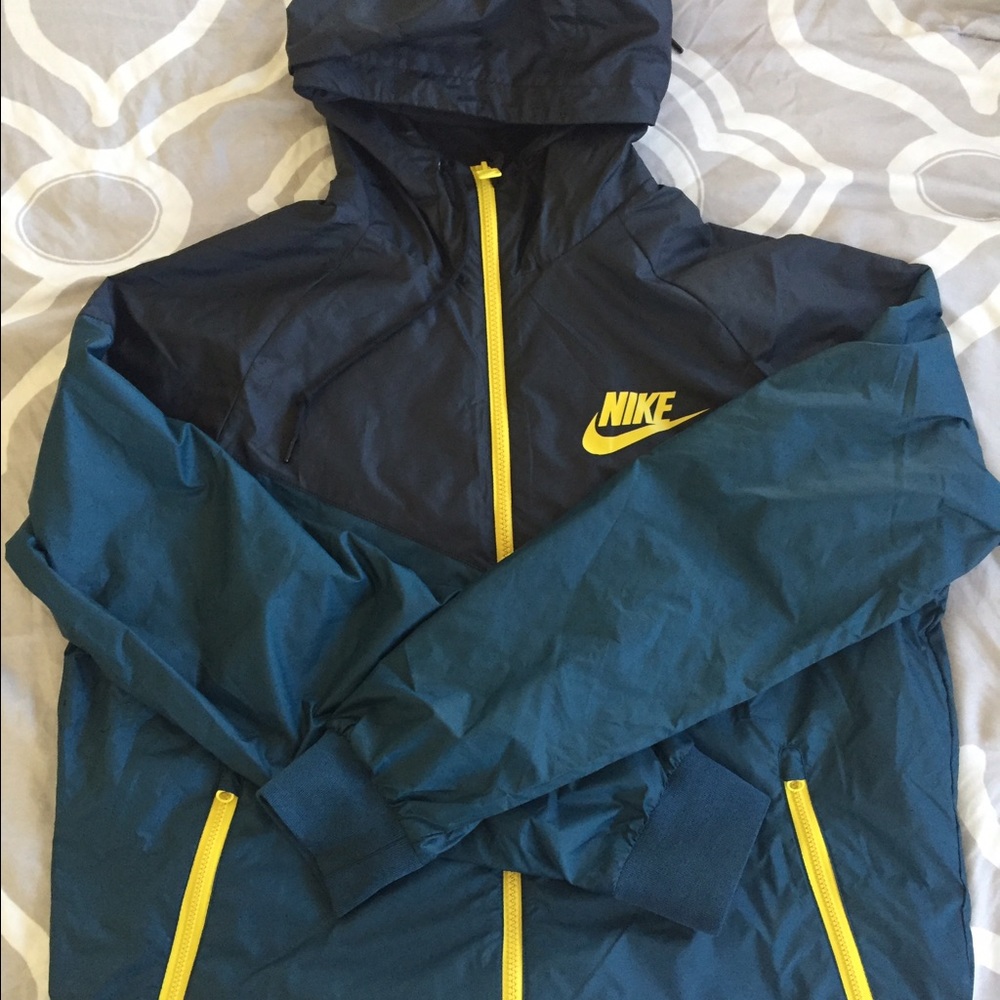 NIKE WINDBREAKER