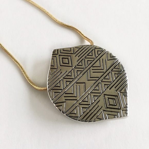 House of Harlow Golden Scutum Necklace. - Picture 5 of 6