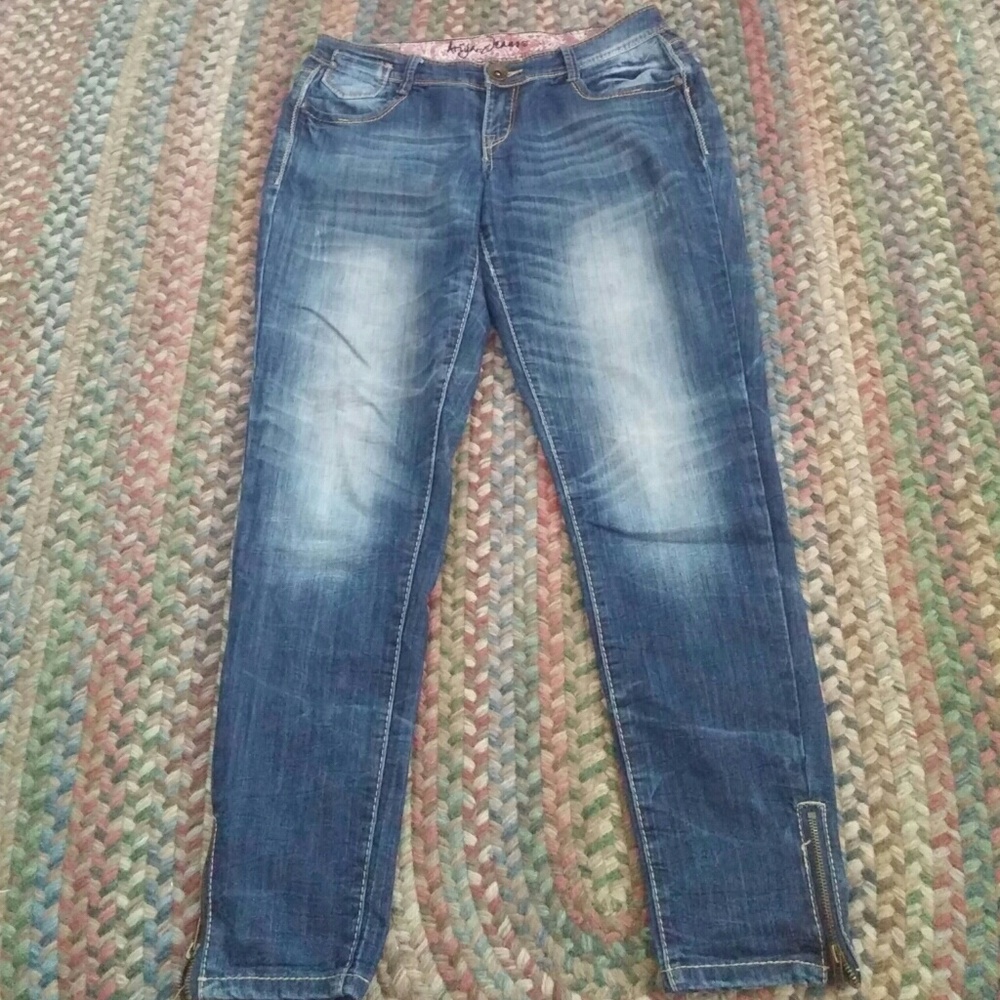 Ariya skinny jeans in size 9/10
