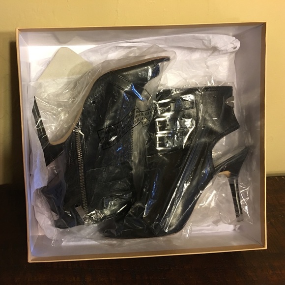 Michael Kors Roswell Bootie Black 8M 40R4RWHE5L - Picture 8 of 8