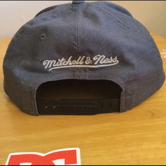 Mitchell and Ness Cavaliers hat - Picture 2 of 4