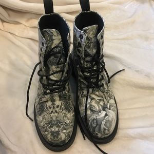 Dr. Martens black and white size 7