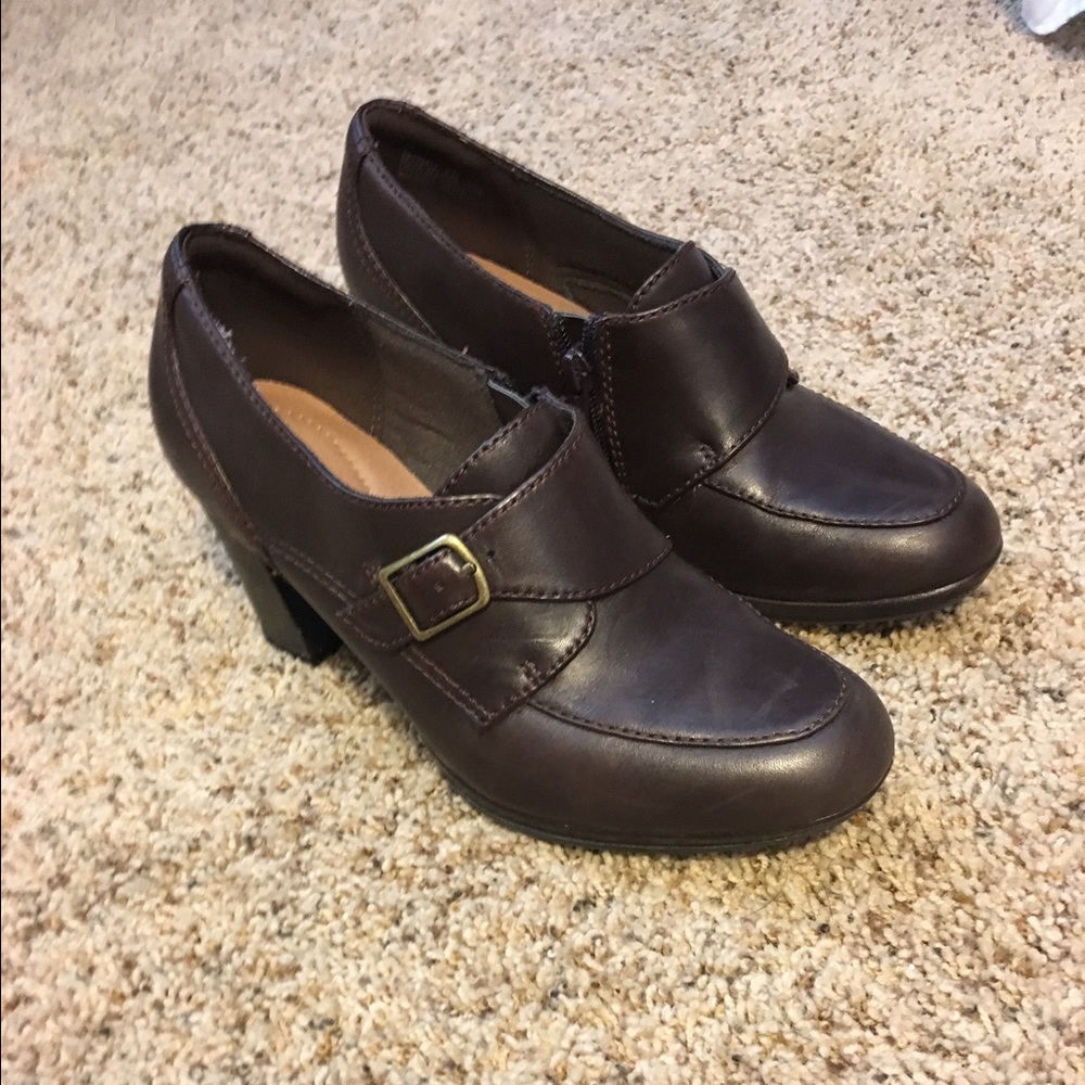 Women's size8, clarks bendables.