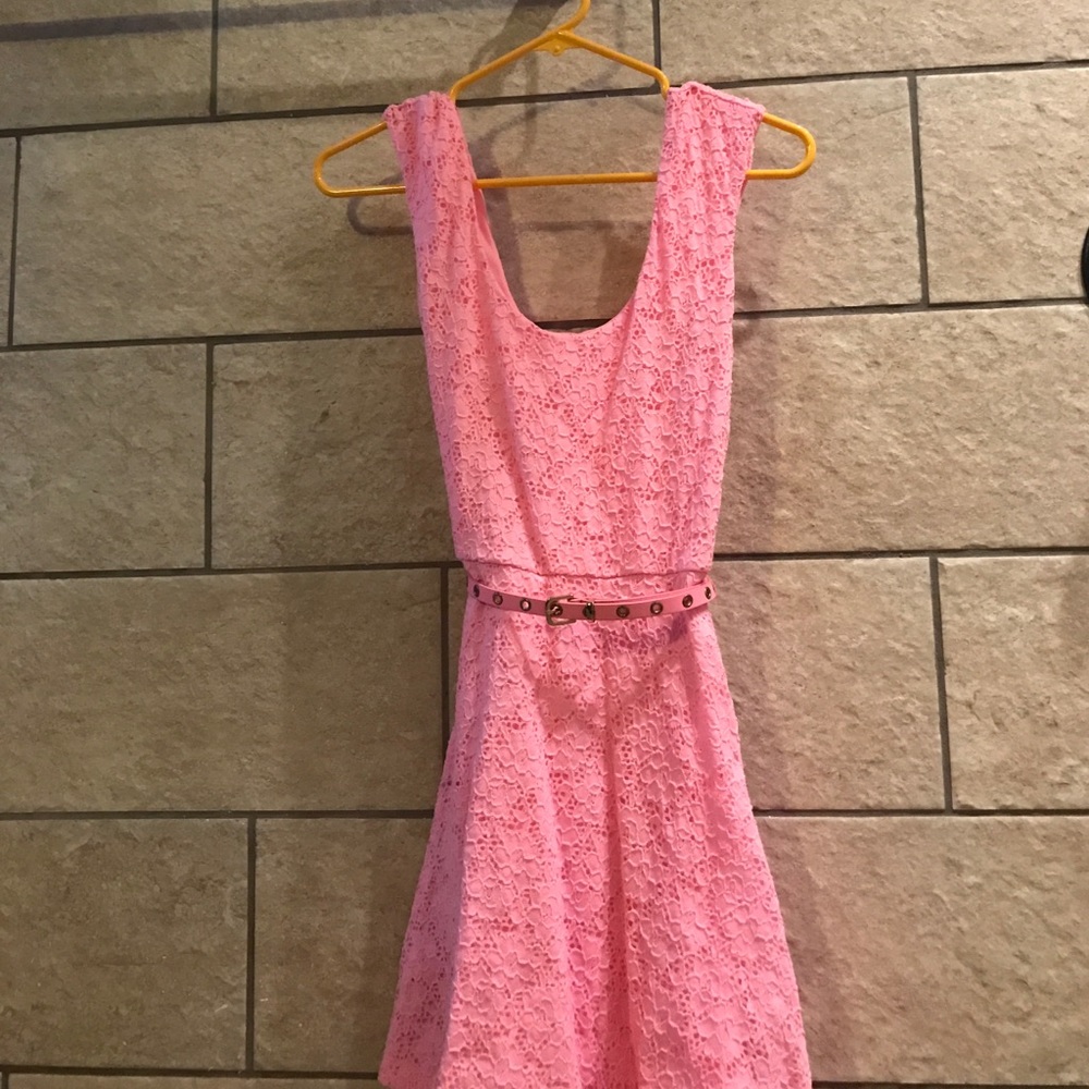 Adorable pink dress!