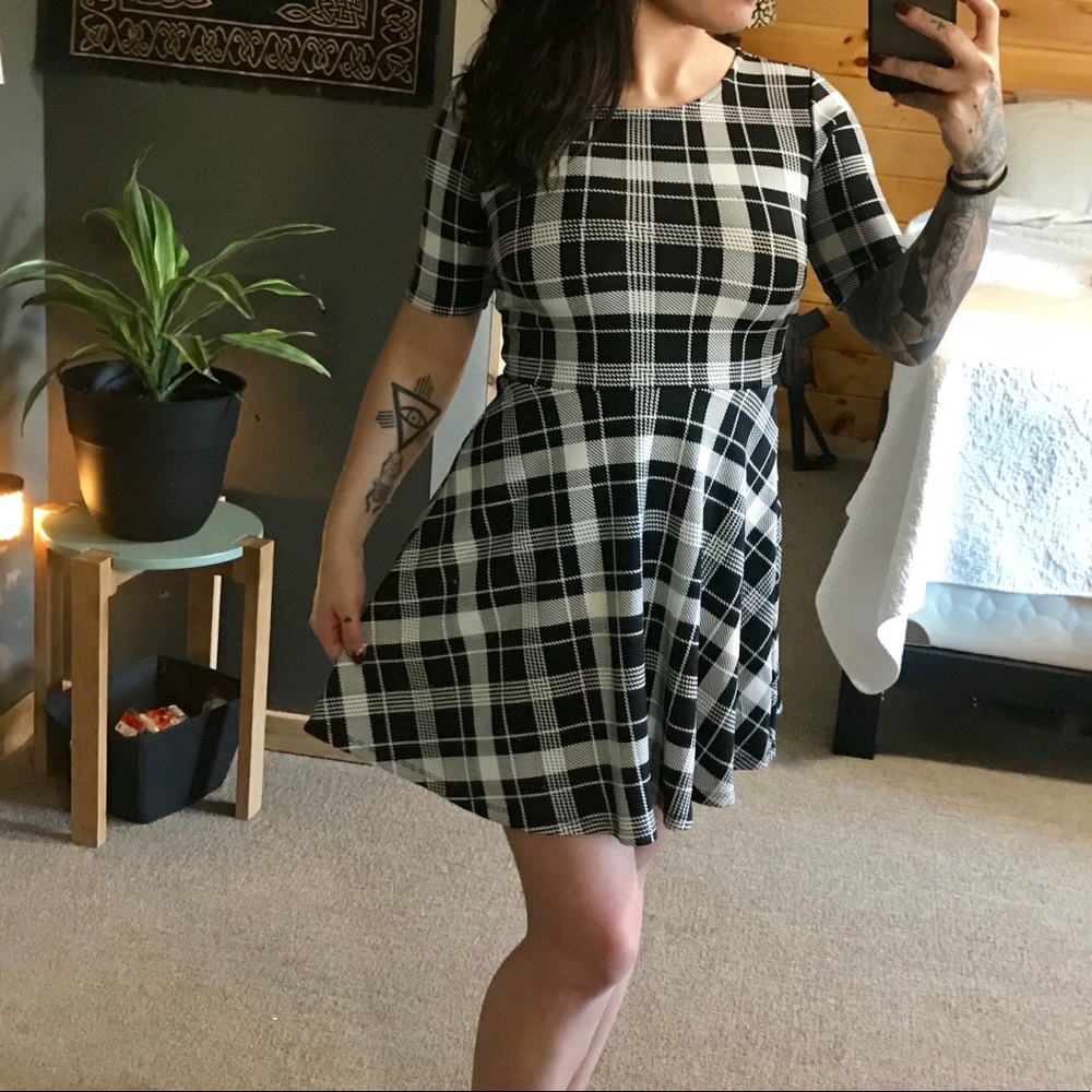 DONATING❌ JANETTEFASHION // plaid skater dress