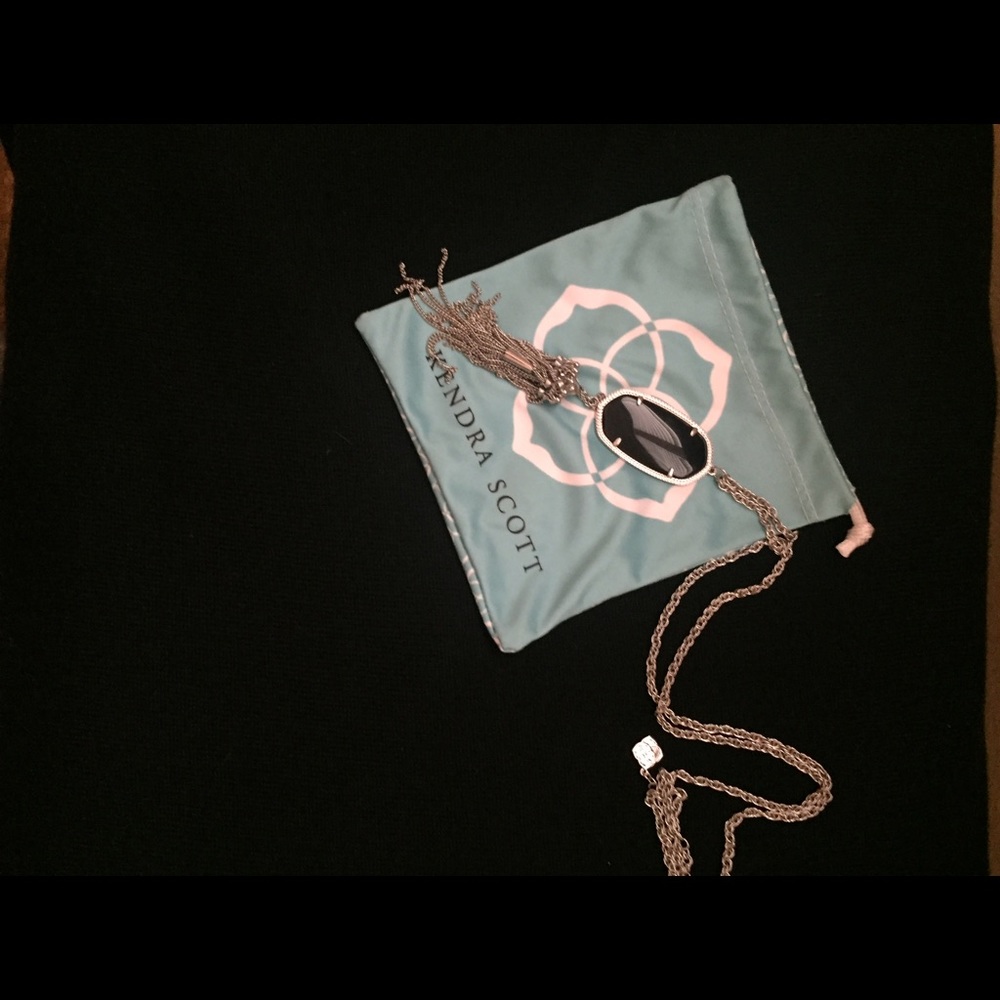 Kendra Scott necklace