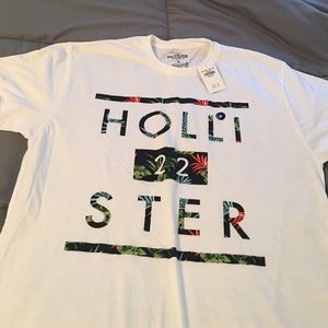 Men's Hollister tee