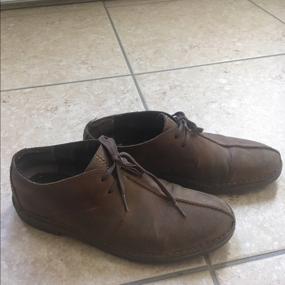 Clarks Low-Top Chukka Shoes
