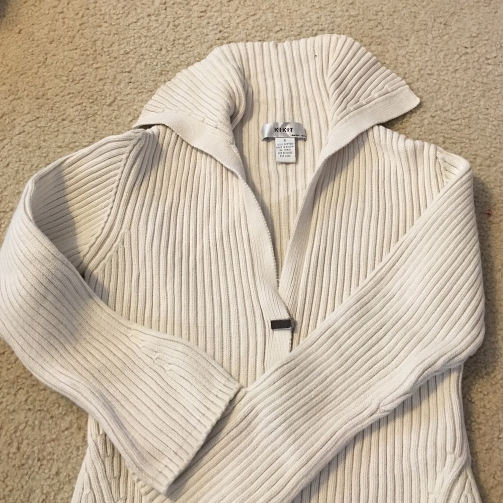 Beautiful comfortable cream cardigan