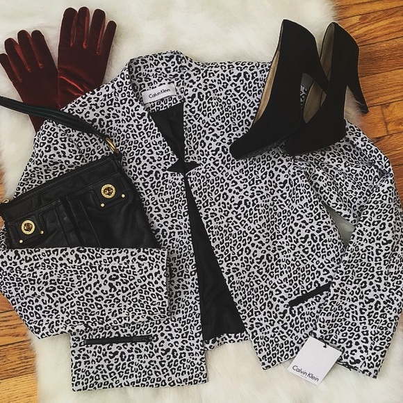 Calvin Klein Jackets & Blazers - Calvin Klein Cheetah Print Blazer, Size 8