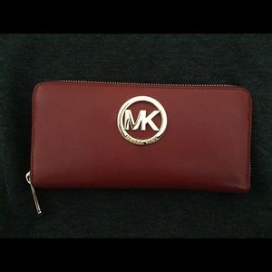 ❤️❤️V'day red special ❤️$10 off❤️auth MK wallet