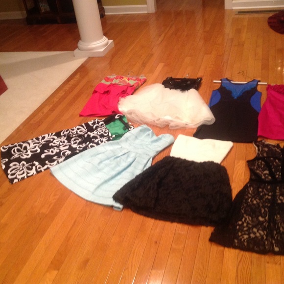 DRESSES - Picture 4 of 5