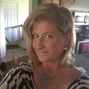 Meet your Posher, Dana