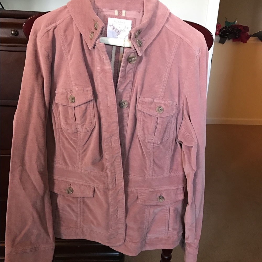 Super soft, super cute jacket. Very stylish! 💕