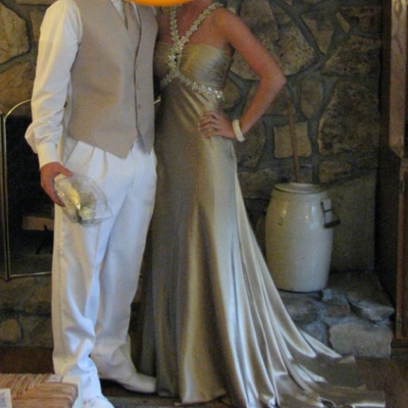 HP!β¨π₯ Allure prom dress - Picture 2 of 4