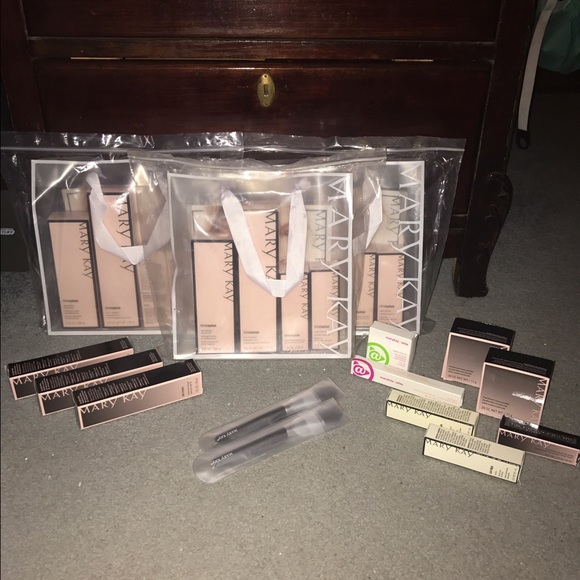 Mary Kay - Picture 1 of 8