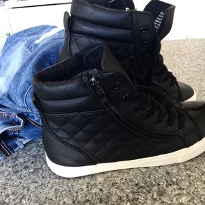 SOLD JustFab Malonie Black Sneakers Size 9