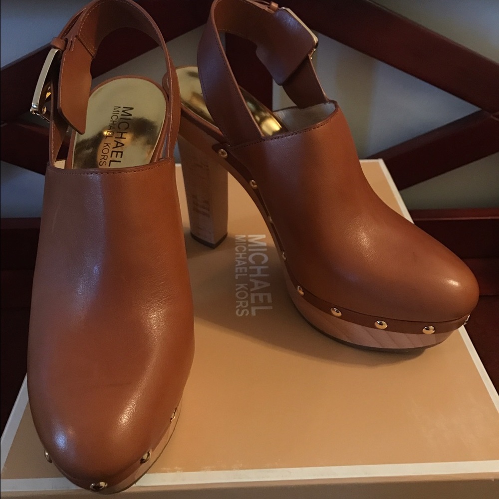 SOLD Michael Kors tan coloured size 7  heels
