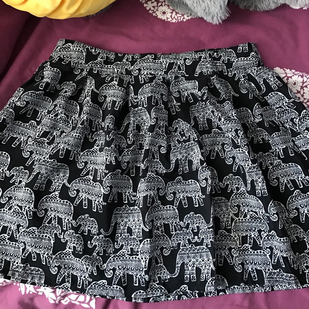 Elephant black and white skirt ✨🐘🖤