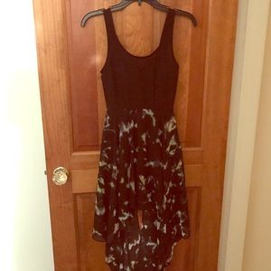 Super cute & fitted high low dress.