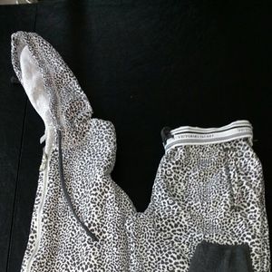 VS Matching Zip-up & Capri Lounge Pant